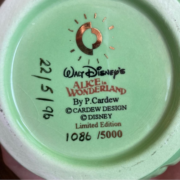 Disney Alice in Wonderland Paul Cardew Limited Ed.Ceramic Teapot White
Rabbit - Picture 5 of 9